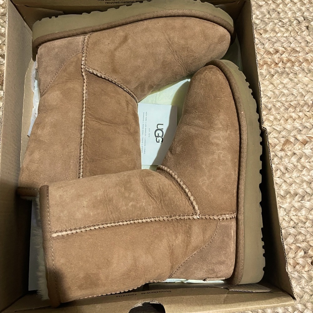 UGG BOOTS SIZE 6